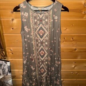 Easel Floral Sleeveless Tunic - Gray and Pink